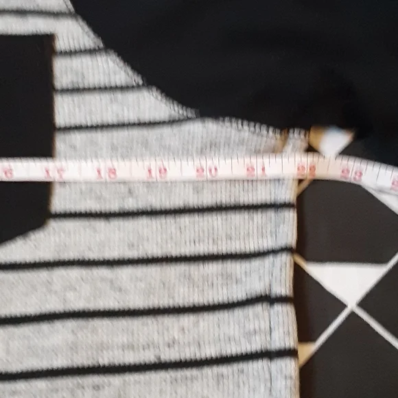 MOSSIMO SUPPLY CO GRAY AND BLACK STRIPED TOP,  SIZE XL - Picture 3 of 6